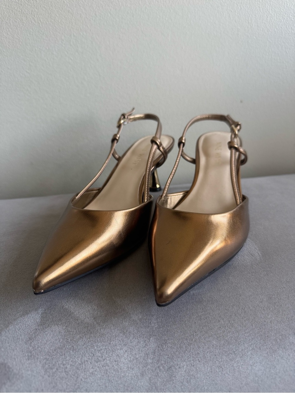 New never worn Metallic Bronze Pointed-Toe Slingback Heels
